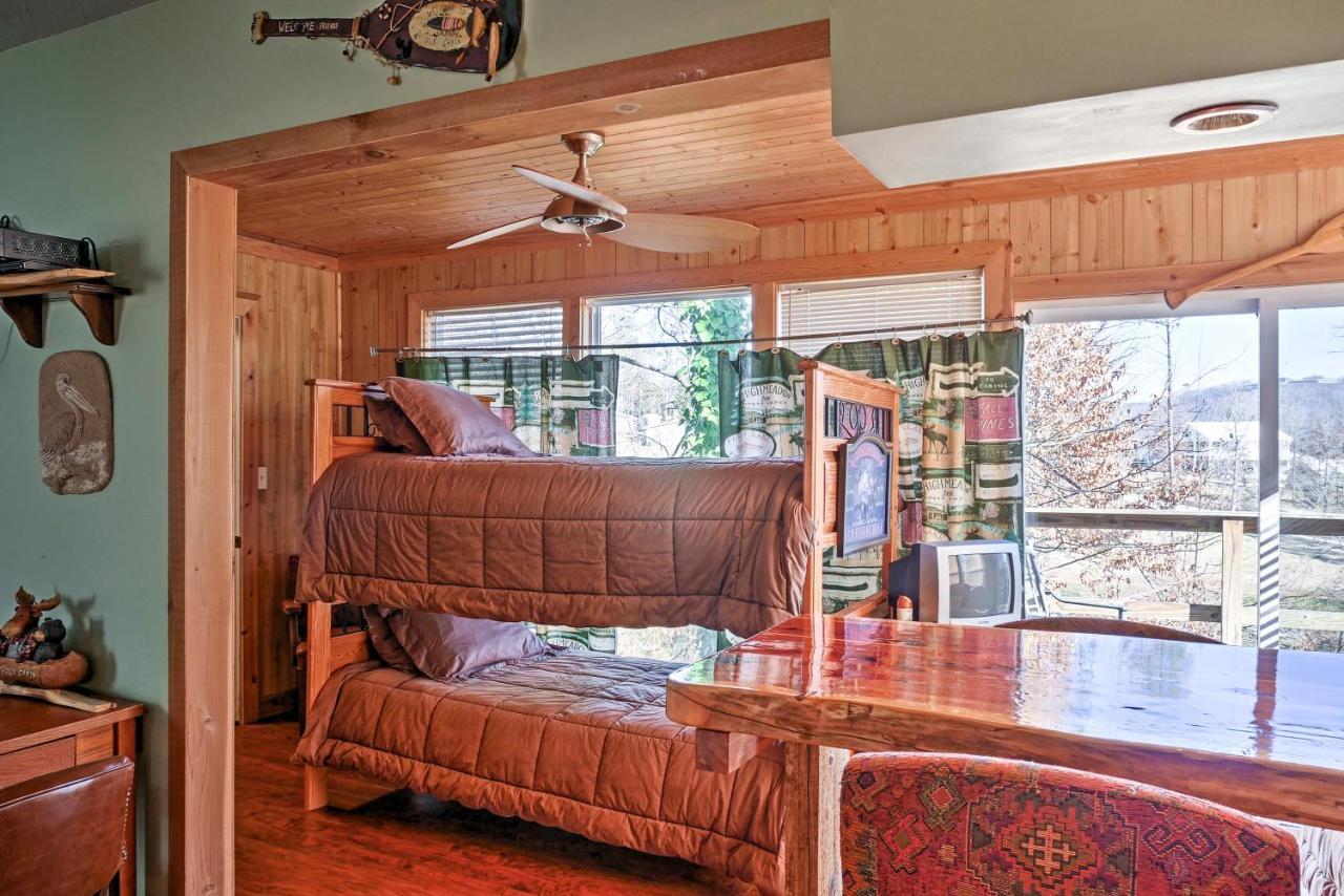 Paradise Cove Cabin With Boathouse And Dock Guntersville Exterior photo